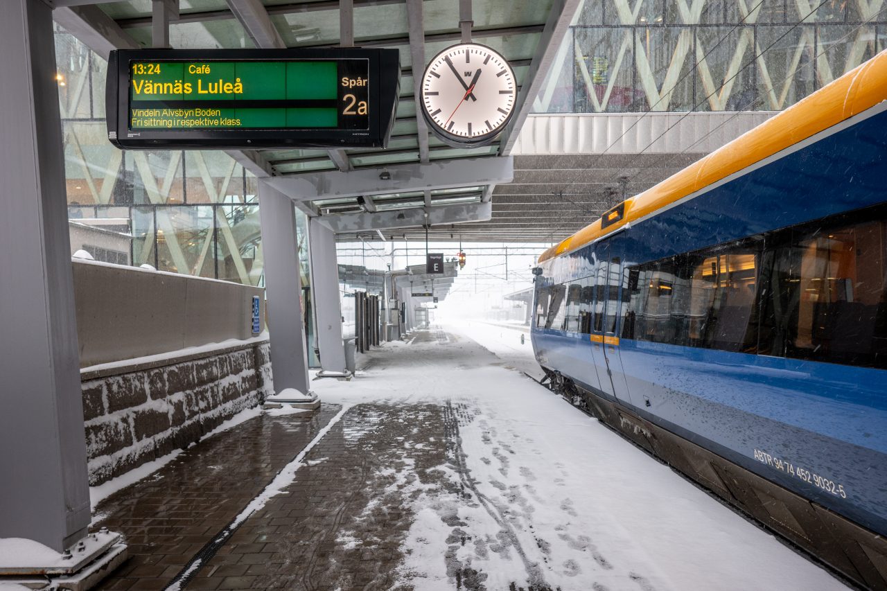 Regina X52 på Umeå Östra, vintertid.